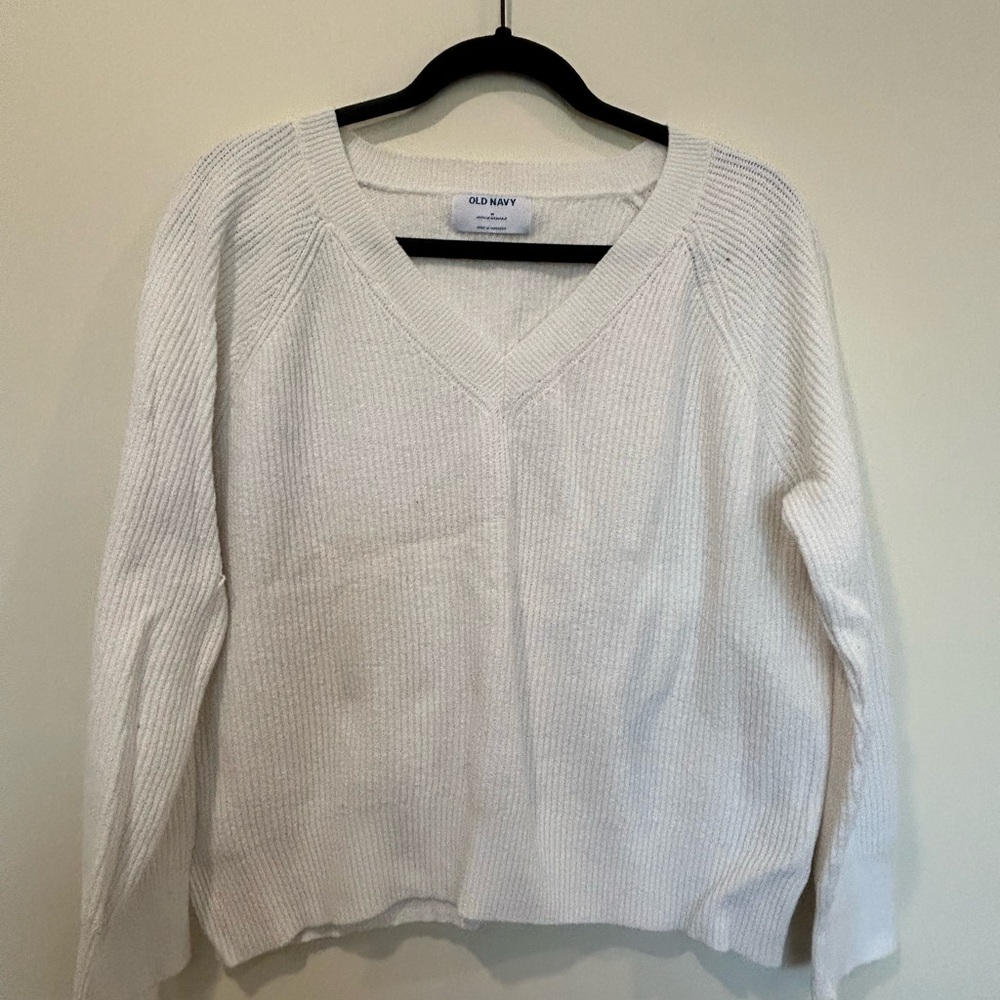 Old Navy White V-Neck Ribbed Women's Sweater